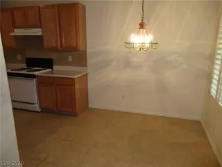 Photo #5: 2247636 Listing