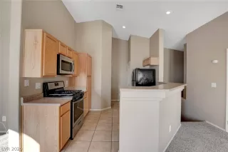 Photo #3: 2247718 Listing