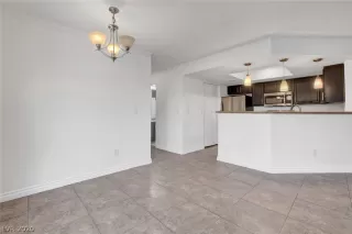 Photo #4: 2247753 Listing