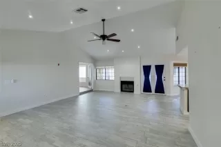 Photo #4: 2247794 Listing