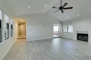 Photo #5: 2247794 Listing