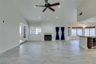 Photo #6: 2247794 Listing