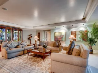 Photo #5: 2247836 Listing