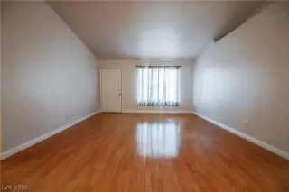 Photo #3: 2247898 Listing