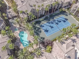 Photo #3: 2247942 Listing