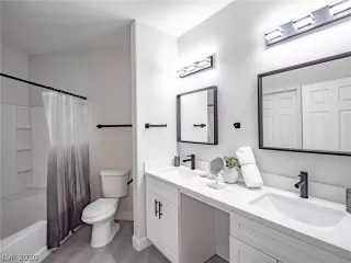 Photo #5: 2247942 Listing