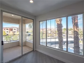 Photo #6: 2247942 Listing