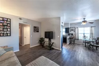 Photo #5: 2247952 Listing