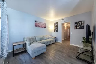 Photo #6: 2247952 Listing