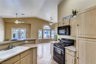 Photo #4: 2247965 Listing