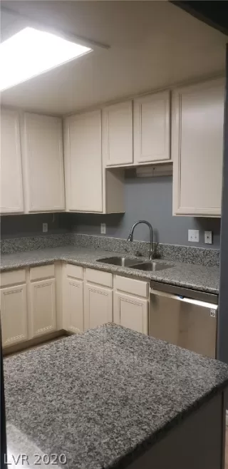 Photo #4: 2247992 Listing 