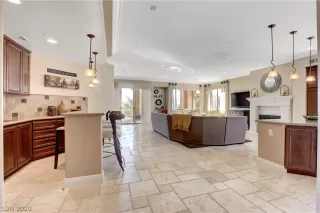 Photo #5: 2247999 Listing