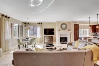 Photo #6: 2247999 Listing