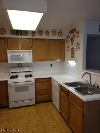 Photo #5: 2248176 Listing