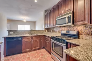 Photo #5: 2248353 Listing