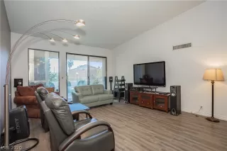 Photo #6: 2248371 Listing