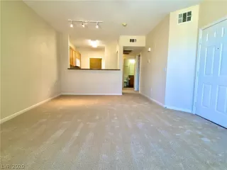 Photo #6: 2248372 Listing