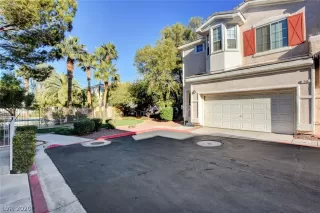 Photo #4: 2248401 Listing