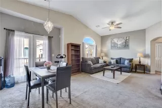 Photo #5: 2248406 Listing