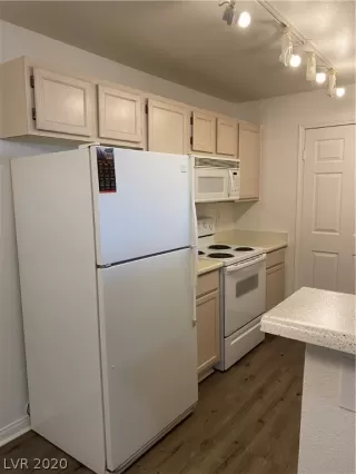 Photo #1: 2248408 Listing