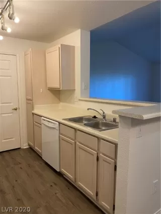 Photo #3: 2248408 Listing