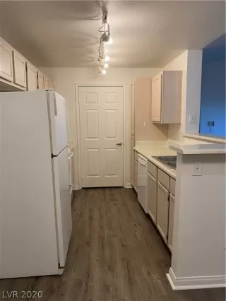 Photo #4: 2248408 Listing