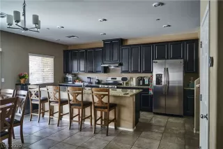 Photo #5: 2248415 Listing