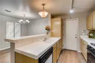 Photo #4: 2248431 Listing