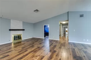 Photo #1: 2248529 Listing