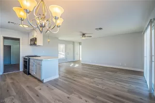 Photo #5: 2248661 Listing 