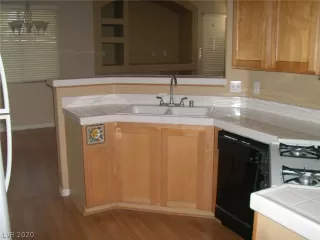 Photo #4: 2248692 Listing