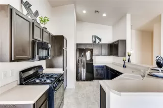 Photo #4: 2248770 Listing