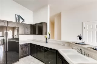 Photo #5: 2248770 Listing