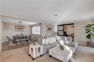 Photo #4: 2248847 Listing