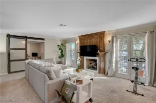 Photo #5: 2248847 Listing