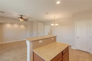 Photo #5: 2249087 Listing