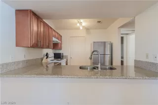 Photo #5: 2249102 Listing 