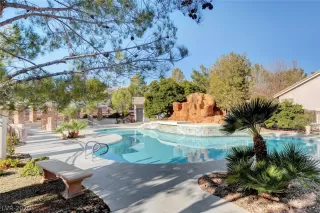 Photo #1: 2249362 Listing 