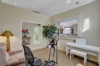Photo #5: 2249379 Listing