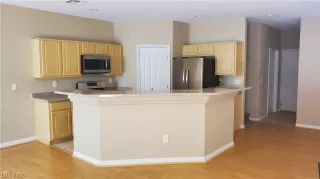 Photo #3: 2249392 Listing