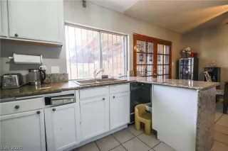 Photo #5: 2249603 Listing