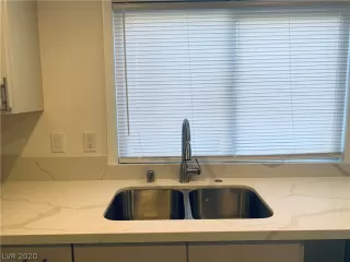 Photo #4: 2249616 Listing