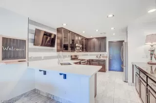 Photo #3: 2249659 Listing