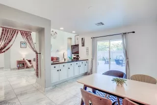 Photo #4: 2249659 Listing