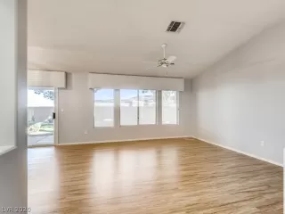 Photo #2: 2249695 Listing