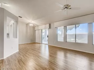 Photo #4: 2249695 Listing