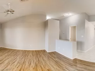 Photo #5: 2249695 Listing