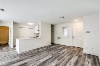 Photo #4: 2249703 Listing