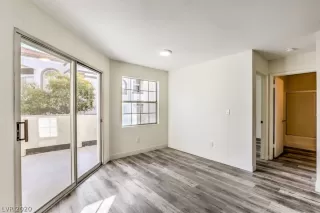 Photo #5: 2249703 Listing