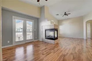 Photo #6: 2249801 Listing